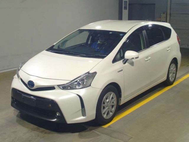 344 Toyota Prius alpha ZVW41W 2018 г. (TAA Yokohama)